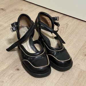Vintage John fluevog Black and cream Mary Jane heeled Shoes- size 8.5 rare!